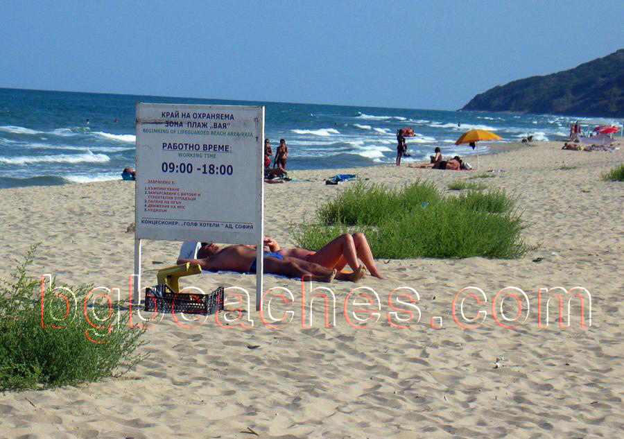 Табелата ни предупреждава, че вече започва не охраняемата зона на плажа в Иракли.