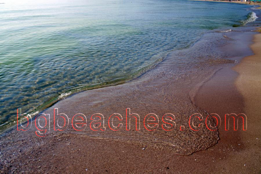 Заливът на Каваците и Смокиня е известен с перфектния си плаж. Водата е кристално чиста, а пясъкът е невероятно ситен. 